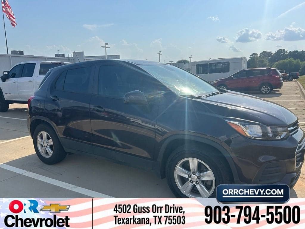 2021 Chevrolet Trax LS — photo 1 of 27