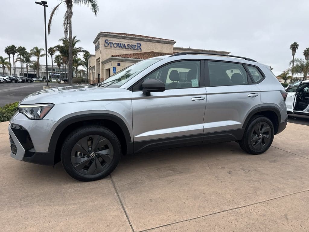 2025 Volkswagen Taos S — photo 1 of 14