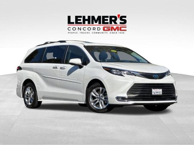 2022 Toyota Sienna XLE — photo 1 of 31