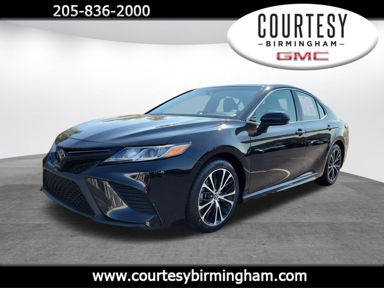 2019 Toyota Camry LE — photo 1 of 42
