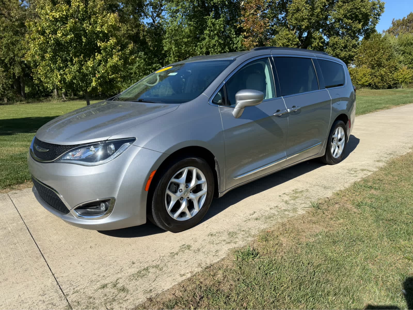 2017 Chrysler Pacifica Touring-L — photo 1 of 5