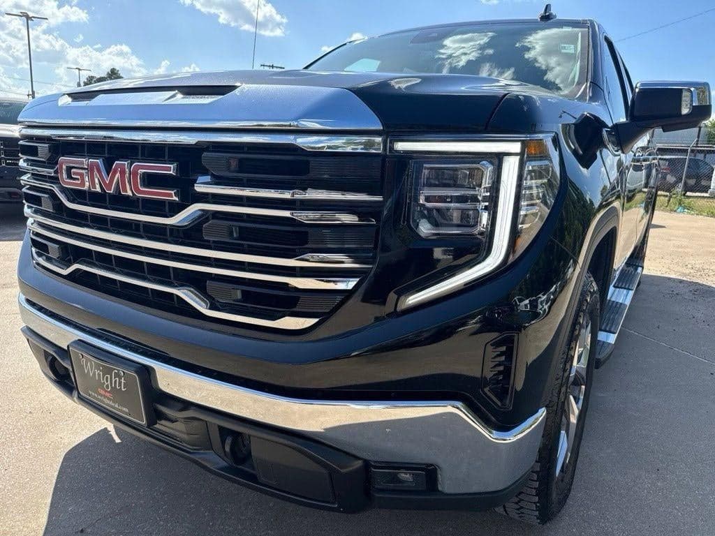 2025 GMC Sierra 1500 SLT — photo 1 of 35