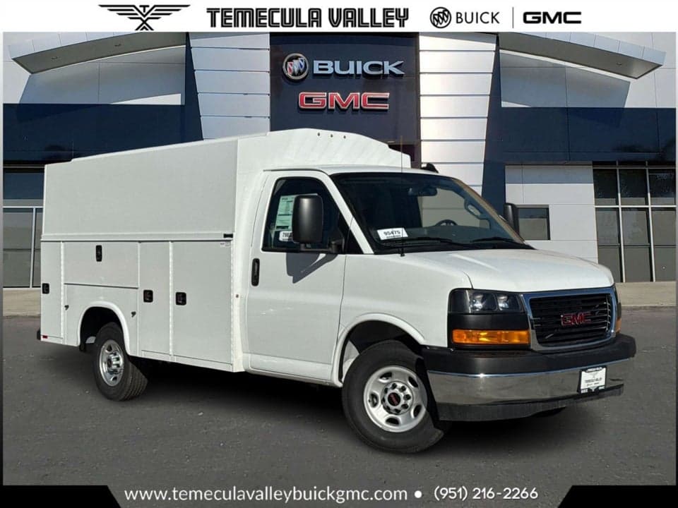 2025 GMC Savana Commercial Cutaway Base — photo 1 of 37