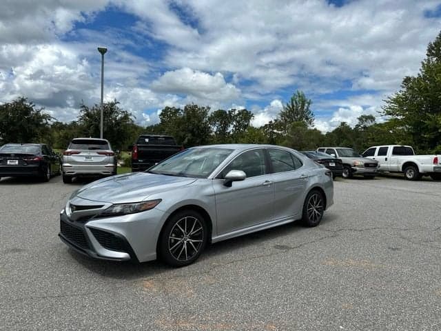 2024 Toyota Camry SE — photo 1 of 10