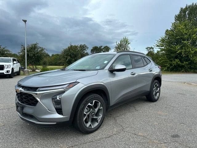 2024 Chevrolet Trax LT — photo 1 of 25