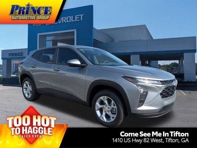 2026 Chevrolet Trax LS — photo 1 of 32