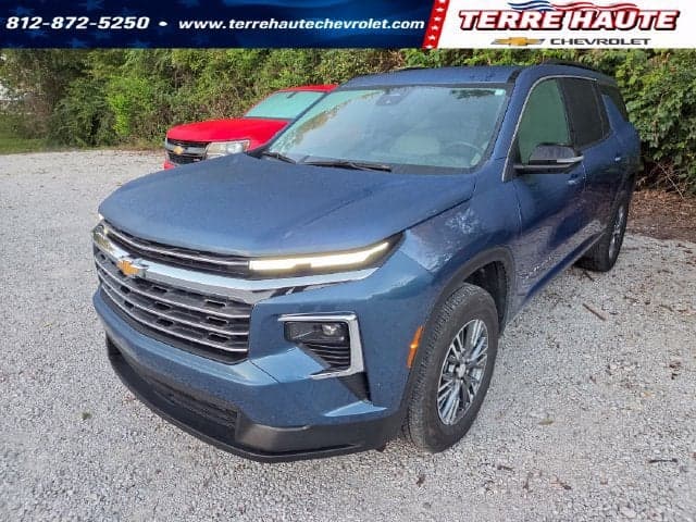 2024 Chevrolet Traverse FWD LT — photo 1 of 33
