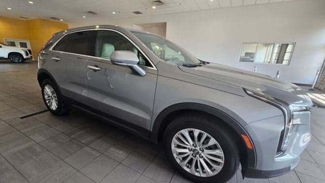 2024 Cadillac XT4 FWD Luxury — photo 1 of 31