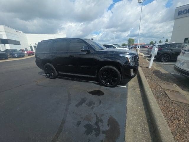 2016 Cadillac Escalade Luxury Collection — photo 1 of 37
