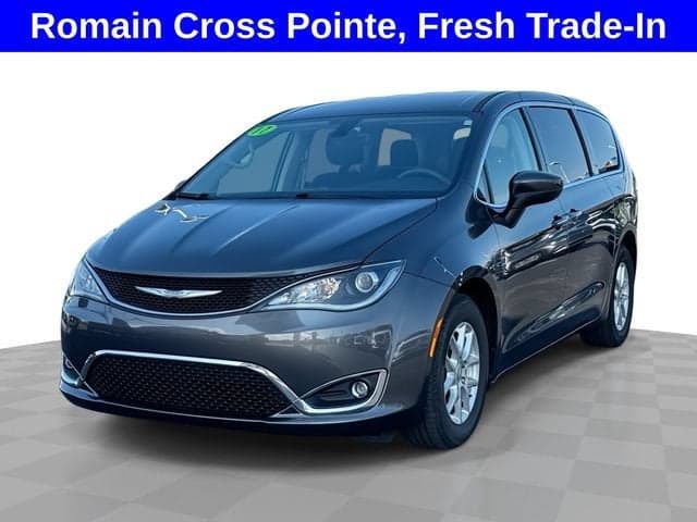 2017 Chrysler Pacifica Touring Plus — photo 1 of 21
