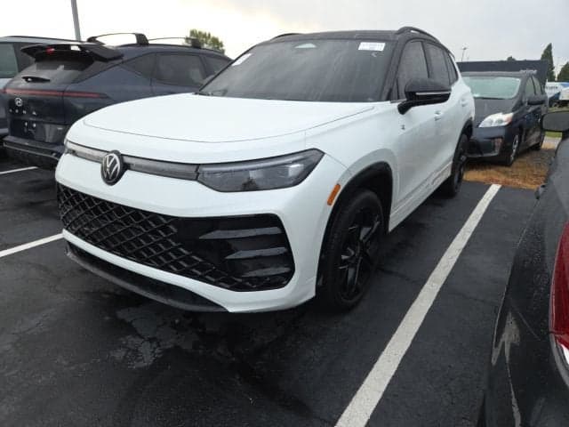 2025 Volkswagen Tiguan SE R-Line Black — photo 1 of 20