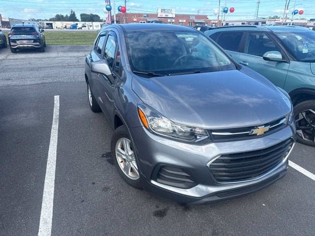 2020 Chevrolet Trax LS — photo 1 of 3