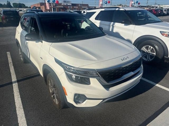 2022 Kia Seltos S — photo 1 of 3