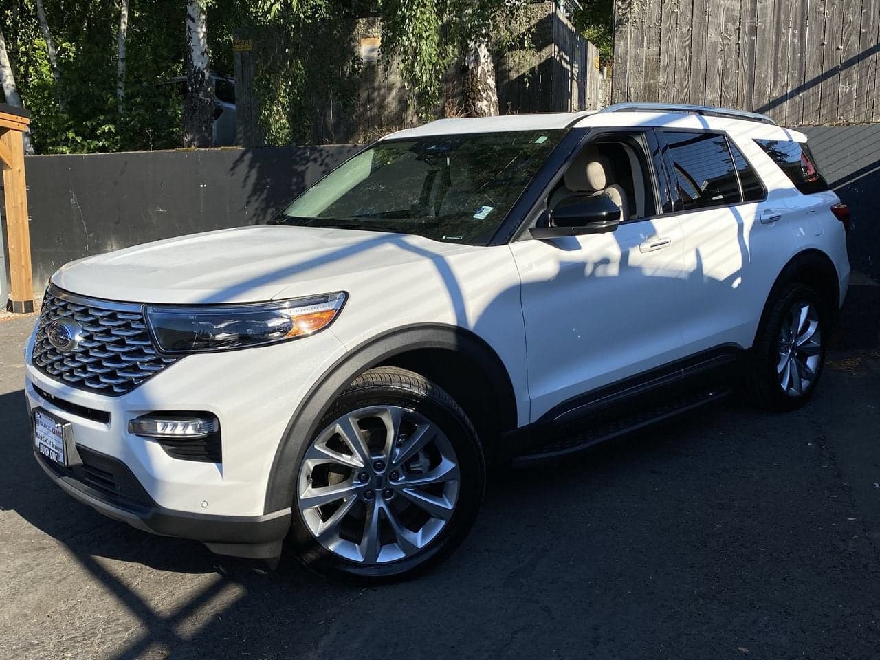 2022 Ford Explorer Platinum — photo 1 of 32