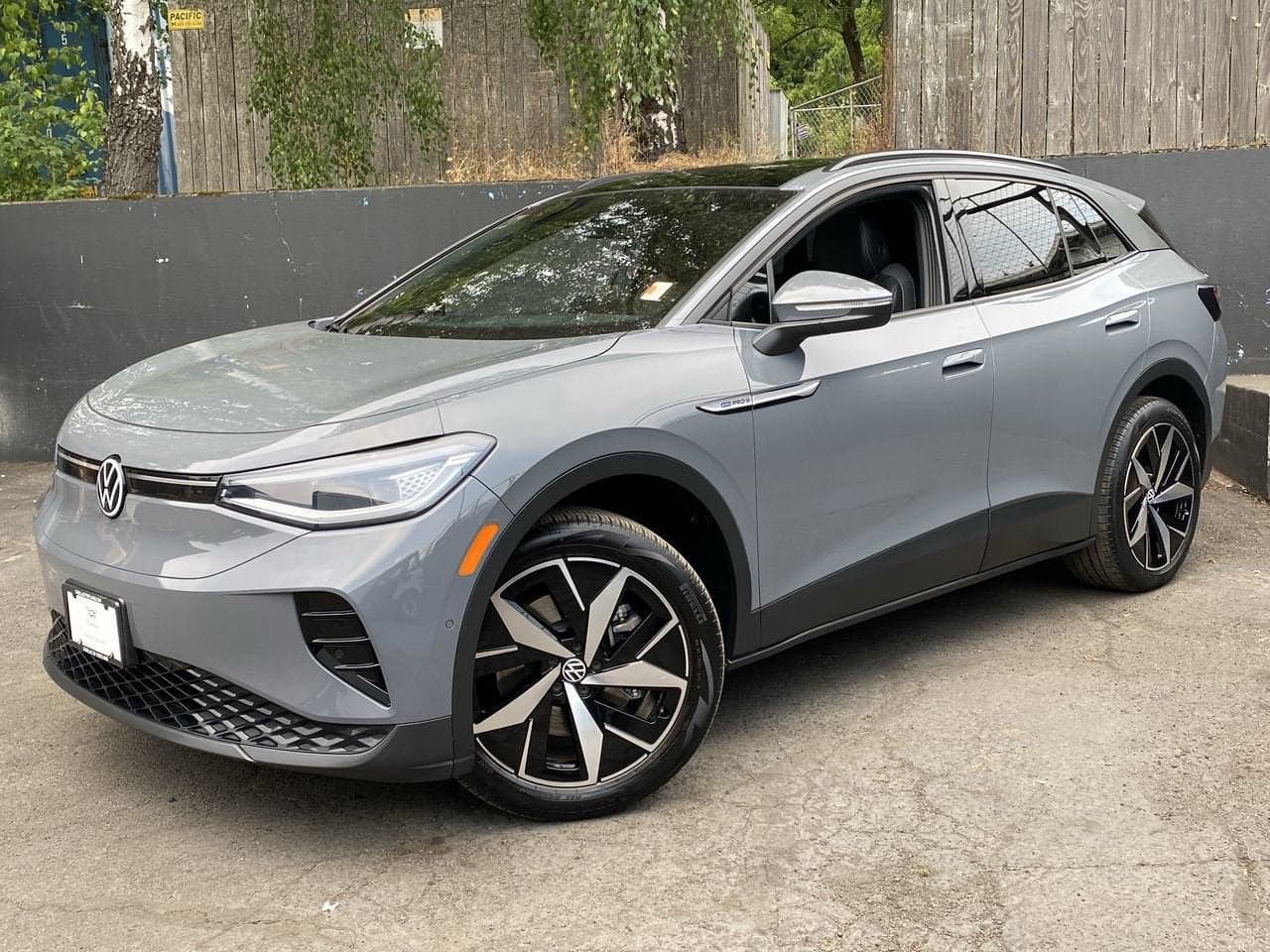 2023 Volkswagen ID.4 Pro S — photo 1 of 32