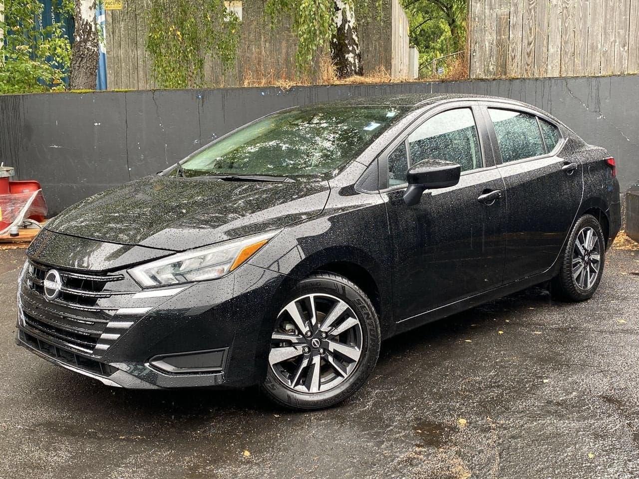 2025 Nissan Versa SV — photo 1 of 29