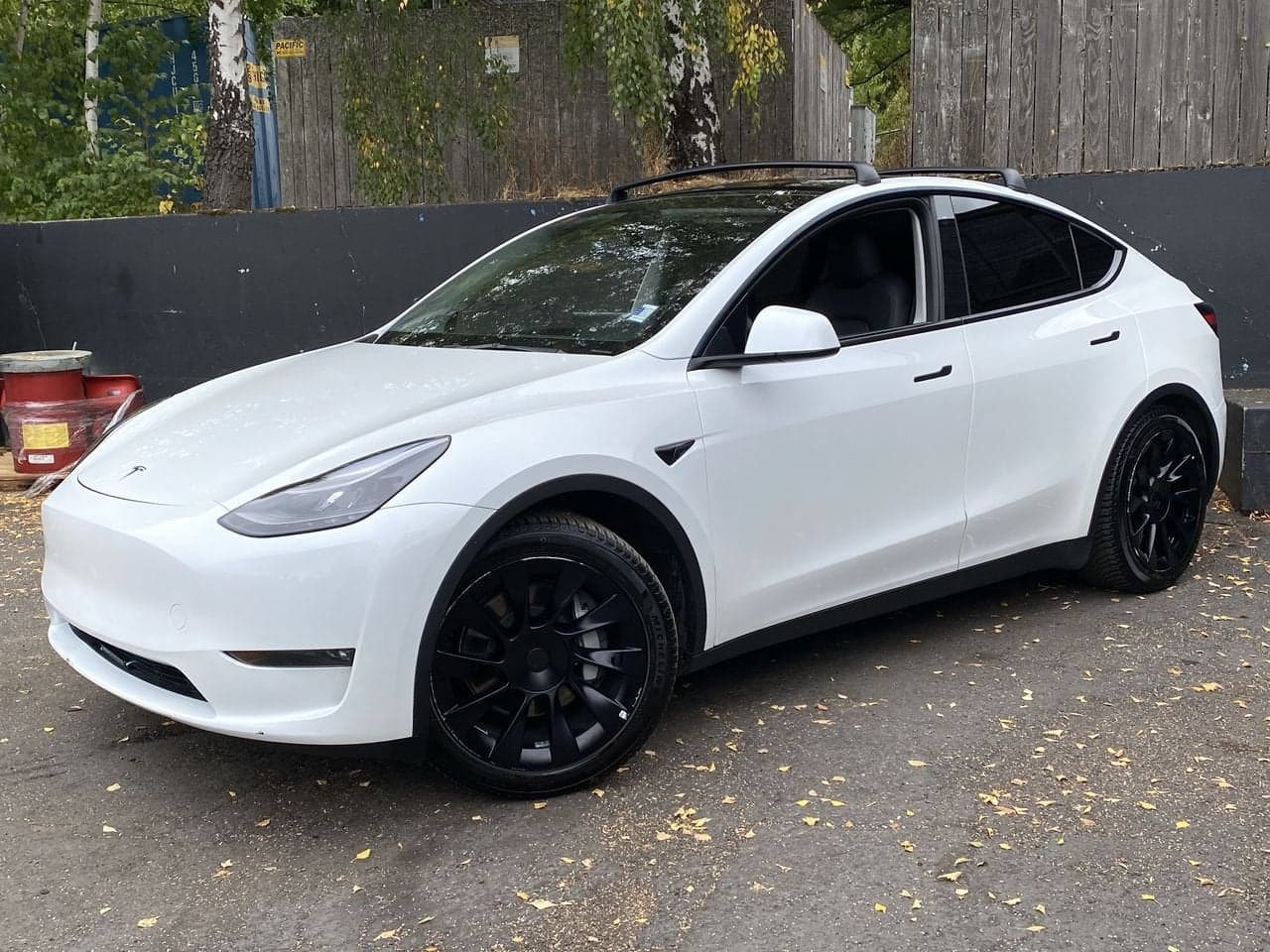 2023 Tesla Model Y Long Range — photo 1 of 36