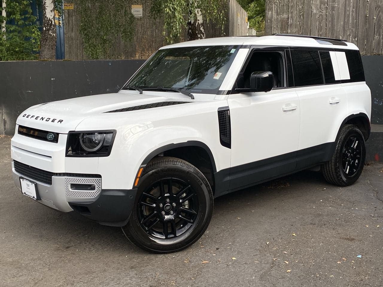 2025 Land Rover Defender S — photo 1 of 32