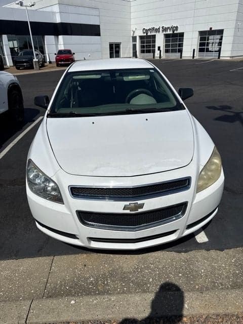 2011 Chevrolet Malibu Base — photo 1 of 34