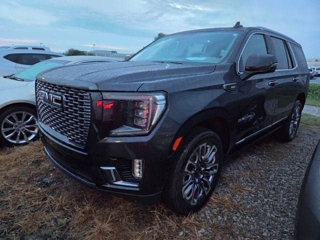 2023 GMC Yukon Denali Ultimate — photo 1 of 32