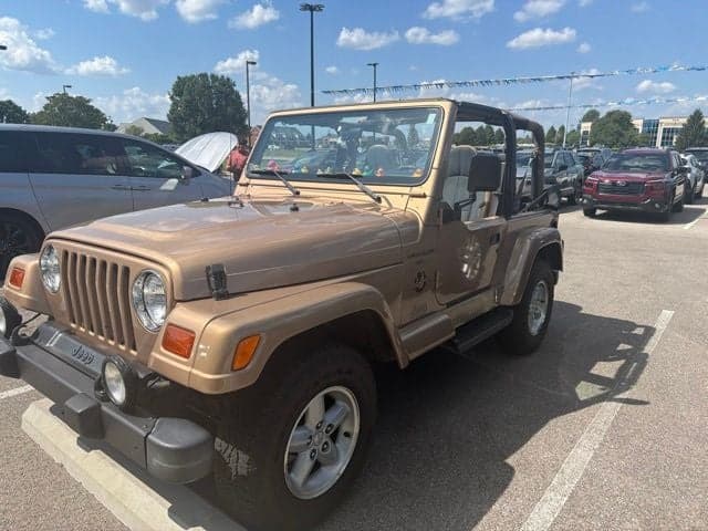 1999 Jeep Wrangler Sahara — photo 1 of 4