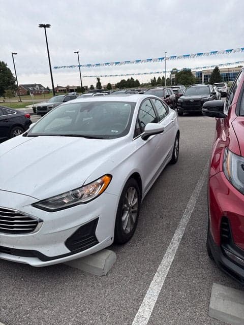 2020 Ford Fusion SE — photo 1 of 5