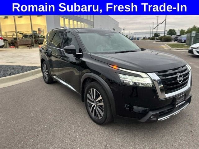 2022 Nissan Pathfinder Platinum — photo 1 of 31