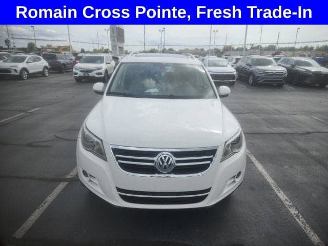 2009 Volkswagen Tiguan Base — photo 1 of 24