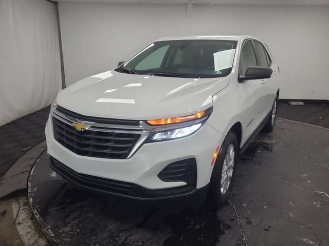 2022 Chevrolet Equinox LS — photo 1 of 50