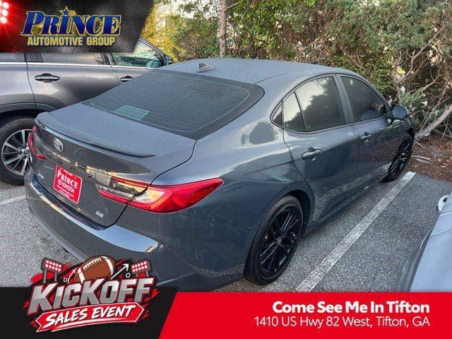 2025 Toyota Camry SE — photo 1 of 2