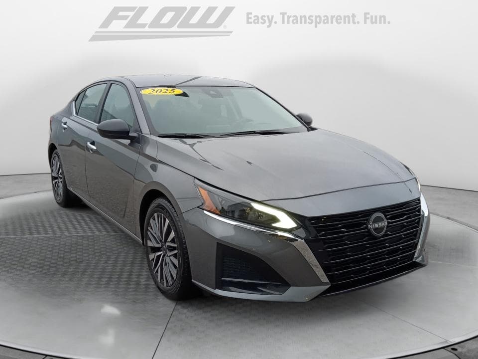 2025 Nissan Altima SV — photo 1 of 5