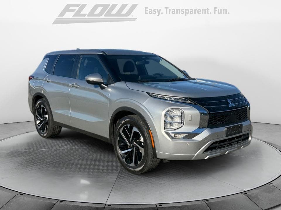 2022 Mitsubishi Outlander SE — photo 1 of 5