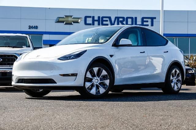 2024 Tesla Model Y Long Range — photo 1 of 5