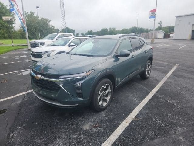 2025 Chevrolet Trax LT — photo 1 of 5