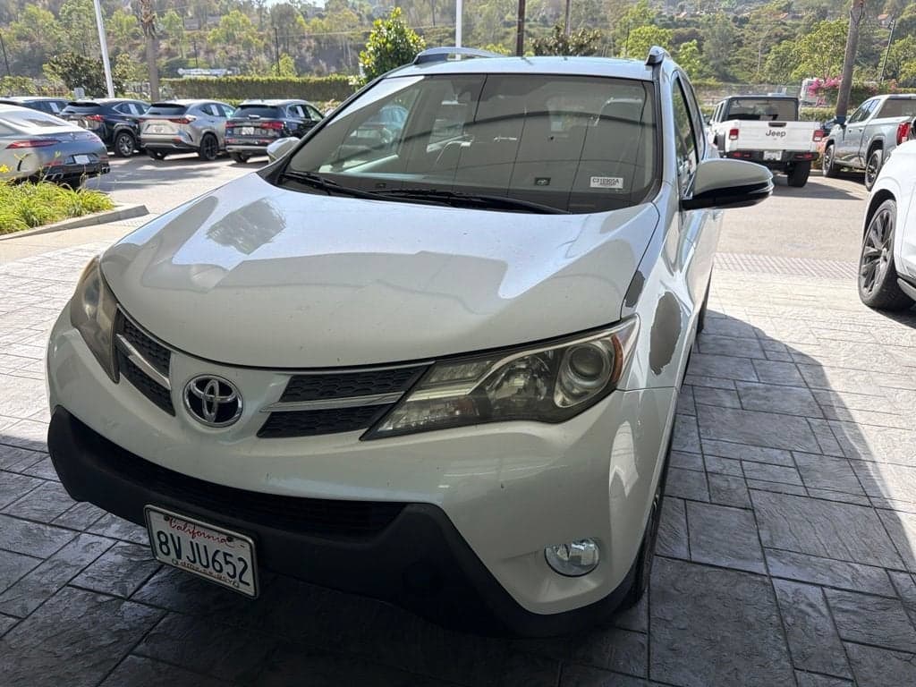 2015 Toyota RAV4 Limited — photo 1 of 9