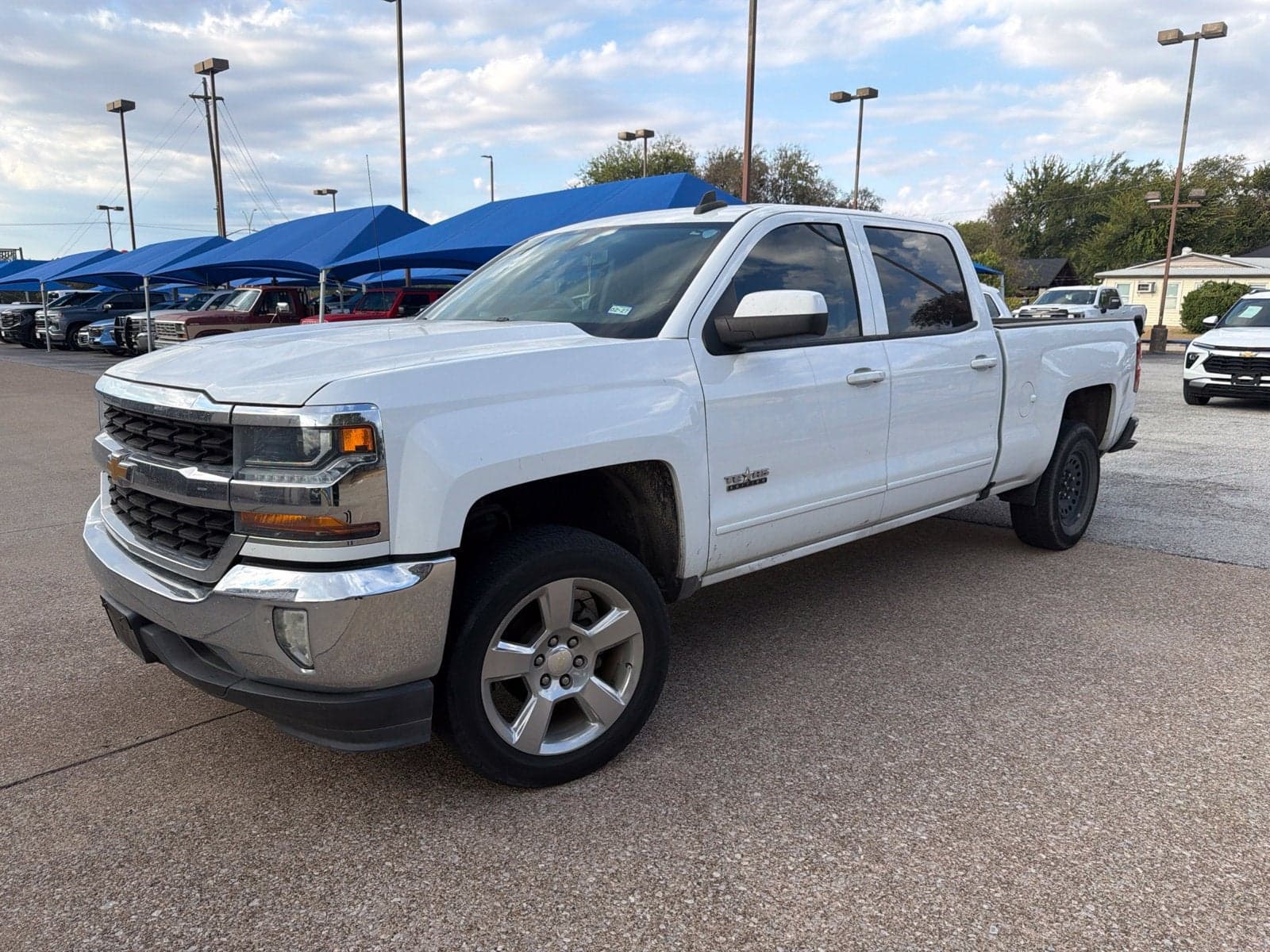 2018 Chevrolet Silverado 1500 LT — photo 1 of 23