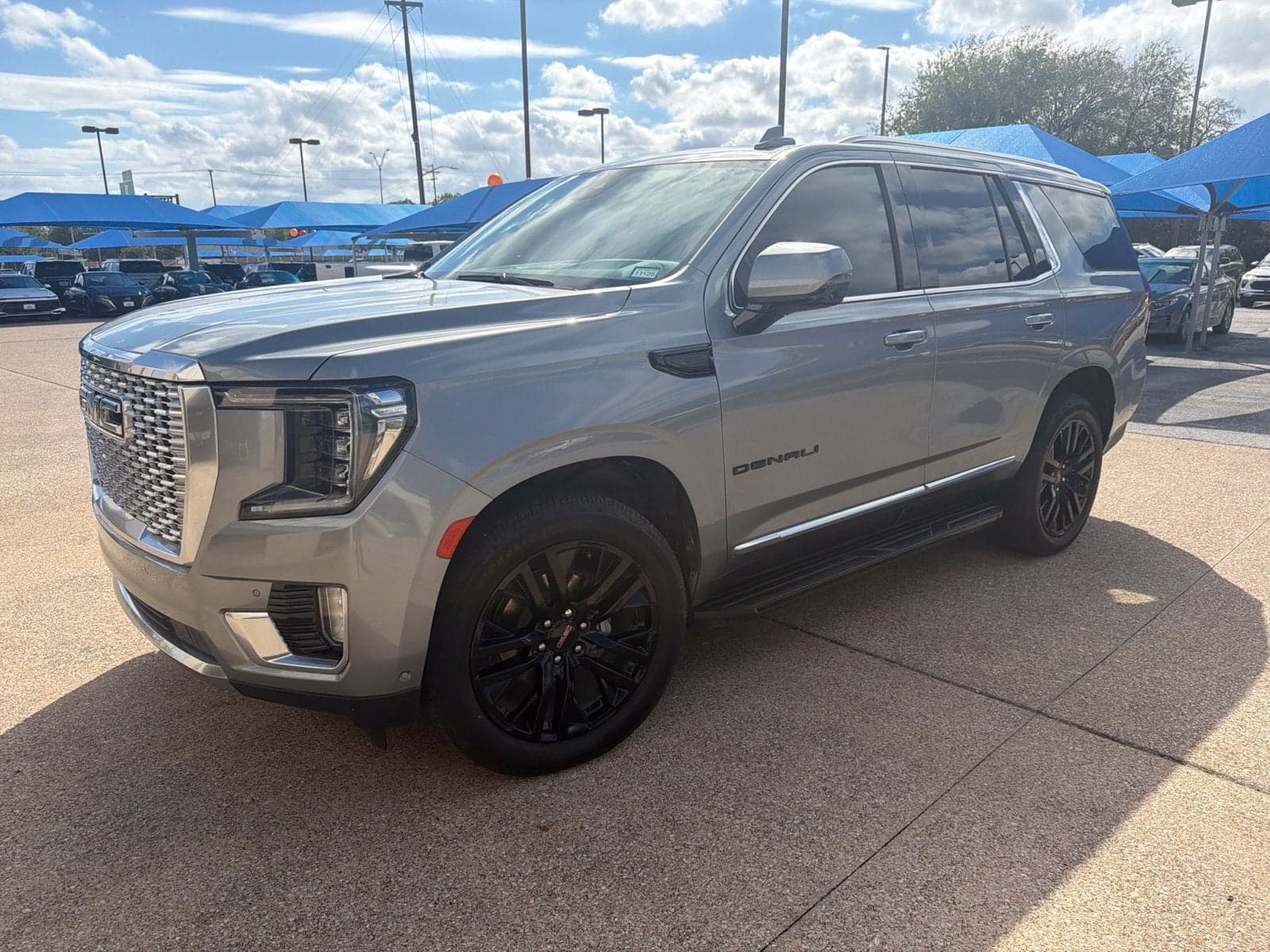 2023 GMC Yukon Denali — photo 1 of 5