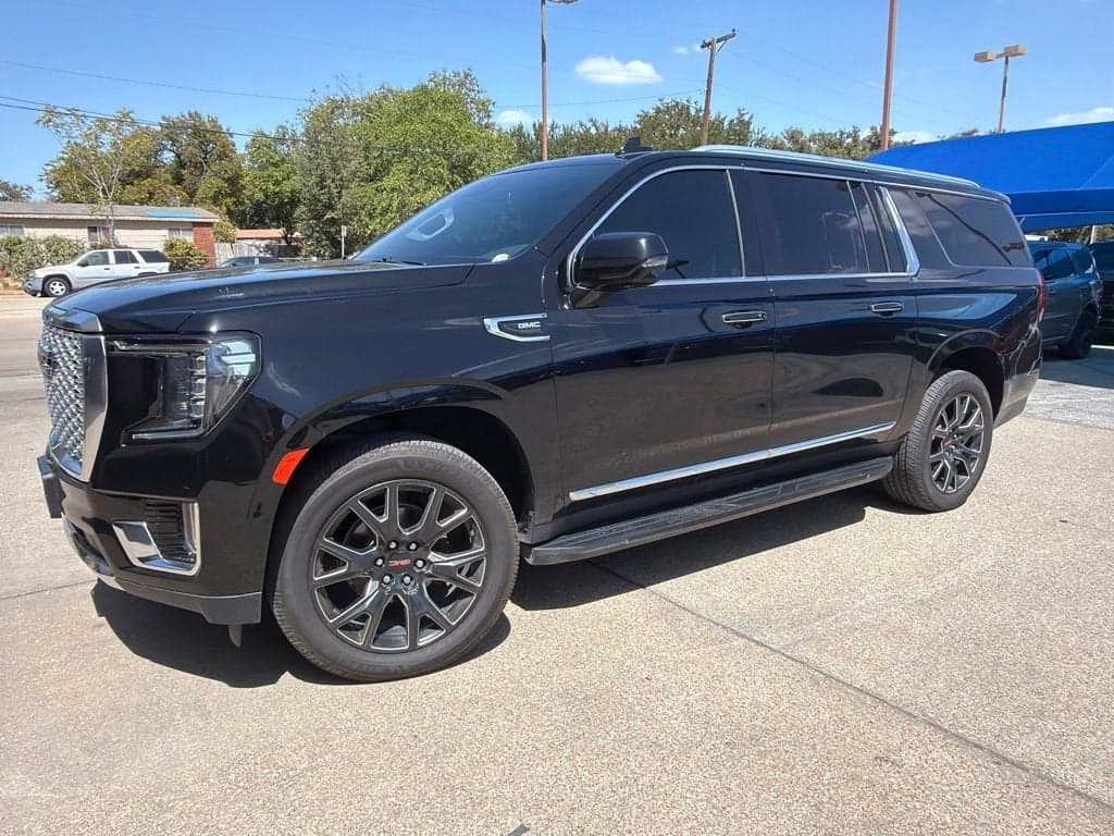 2023 GMC Yukon XL SLT — photo 1 of 25
