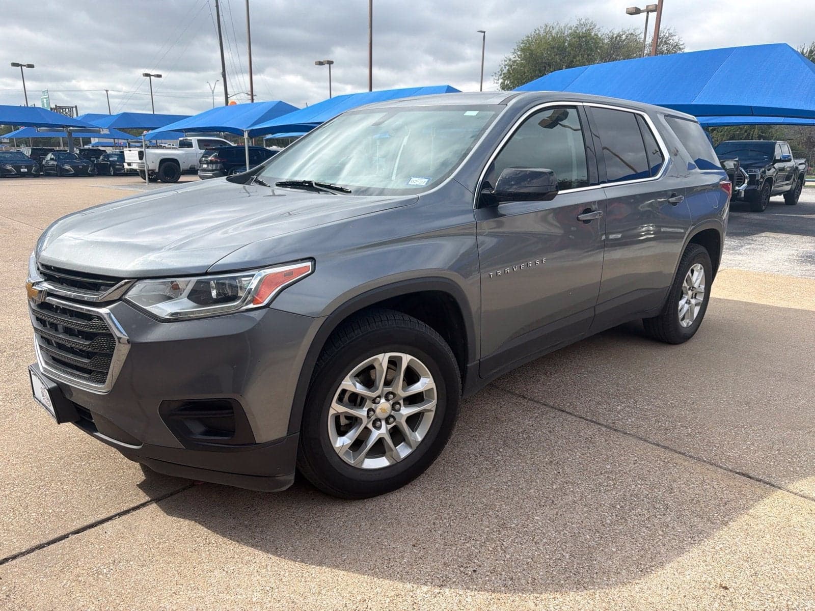 2019 Chevrolet Traverse LS — photo 1 of 5