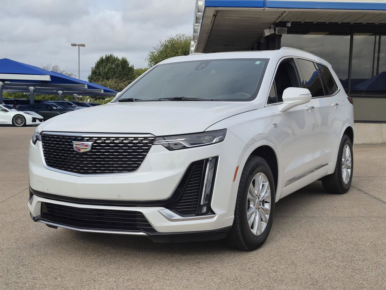 2025 Cadillac XT6 FWD Luxury — photo 1 of 22