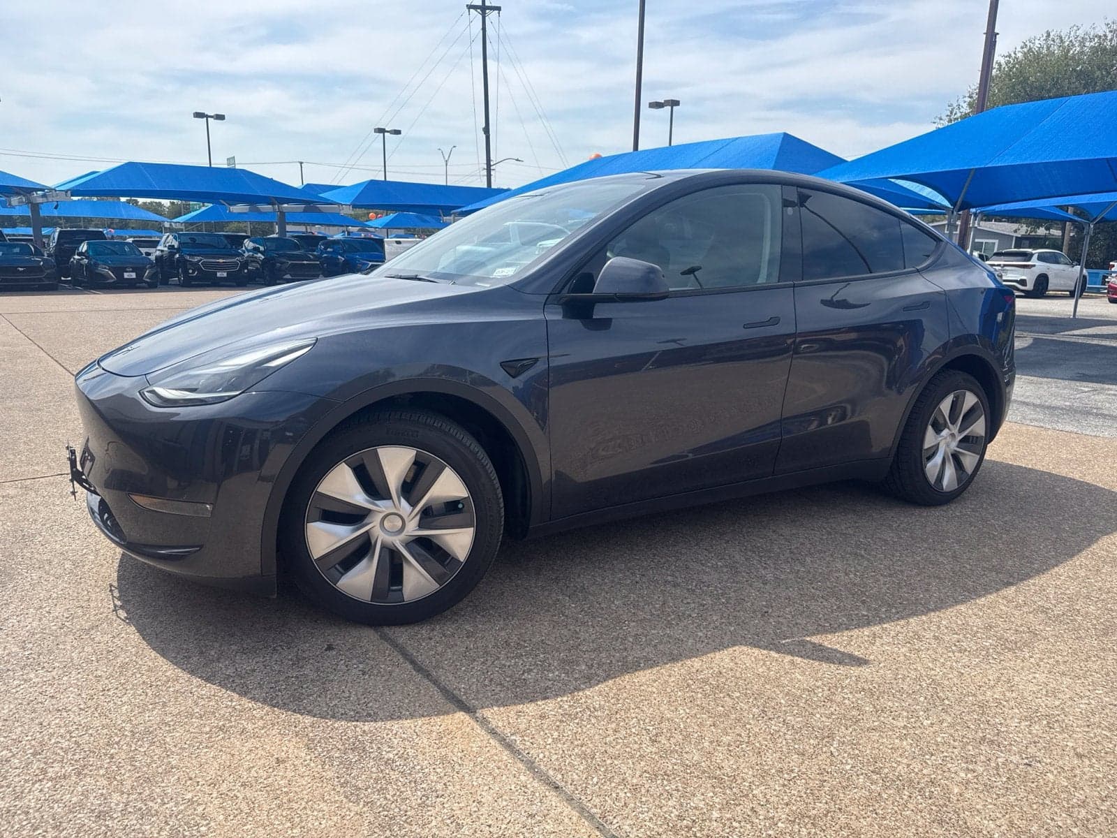 2024 Tesla Model Y Long Range — photo 1 of 6