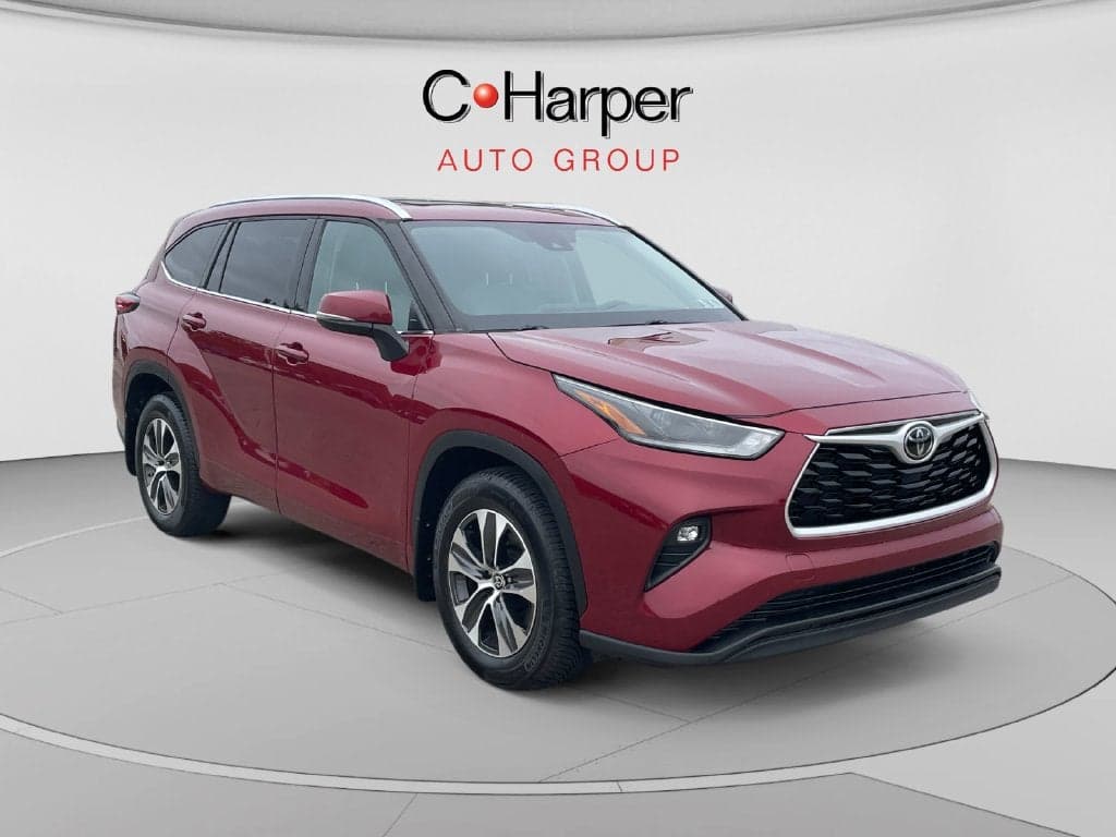 2021 Toyota Highlander XLE — photo 1 of 5