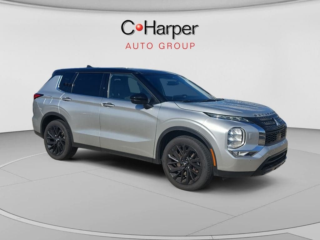 2023 Mitsubishi Outlander SEL — photo 1 of 5