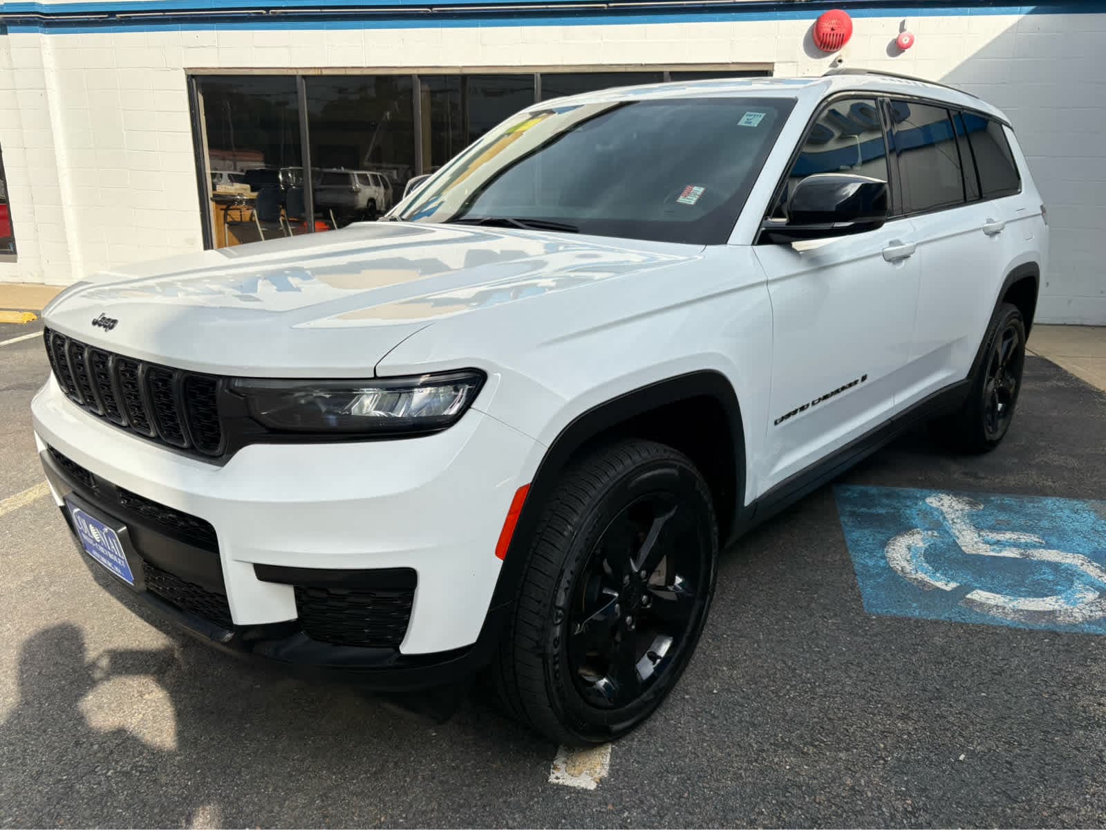2023 Jeep Grand Cherokee L Altitude X — photo 1 of 29