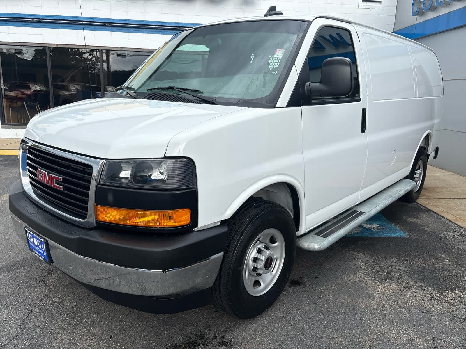 2025 GMC Savana Cargo Van Base — photo 1 of 19