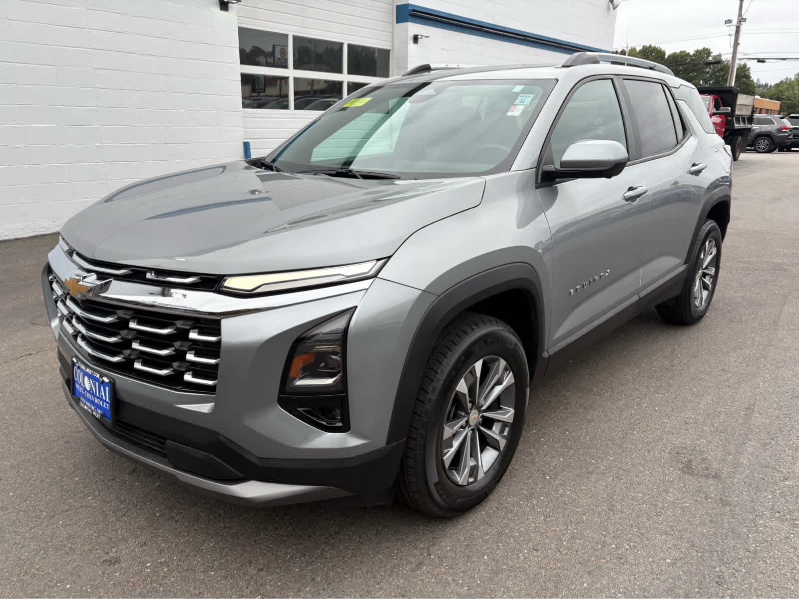 2025 Chevrolet Equinox AWD LT — photo 1 of 28