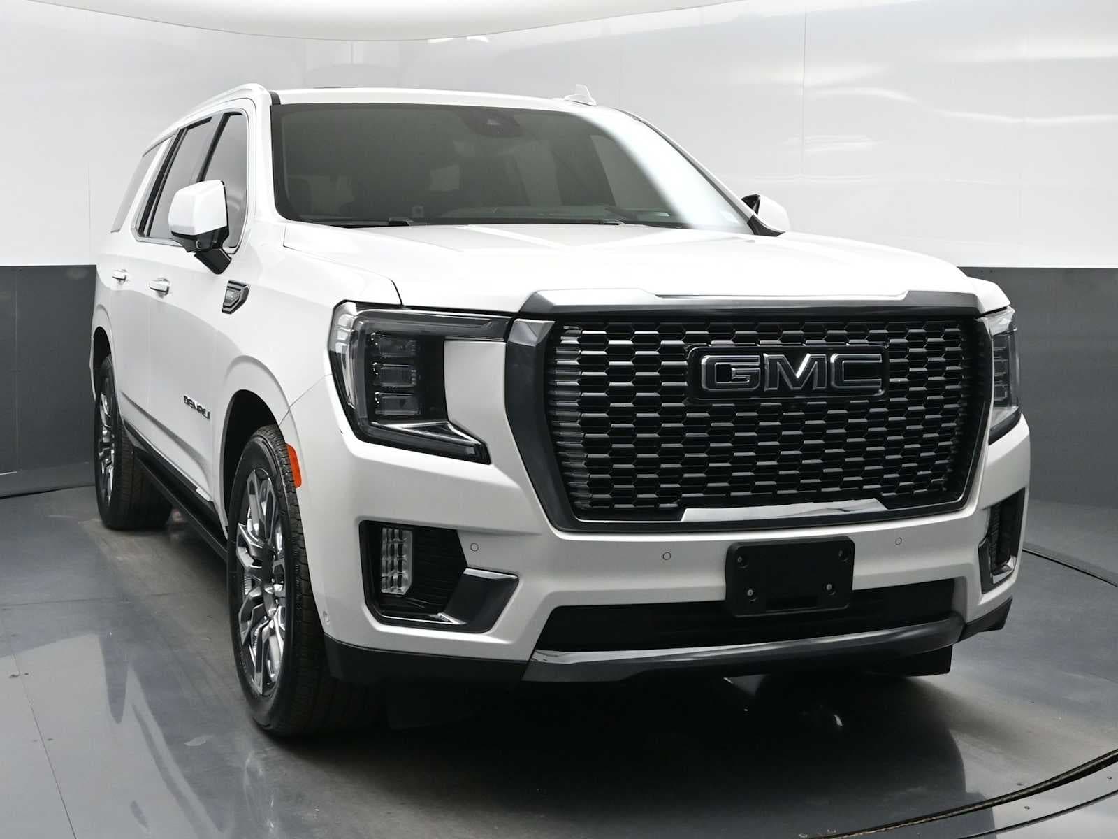 2024 GMC Yukon Denali Ultimate — photo 1 of 5