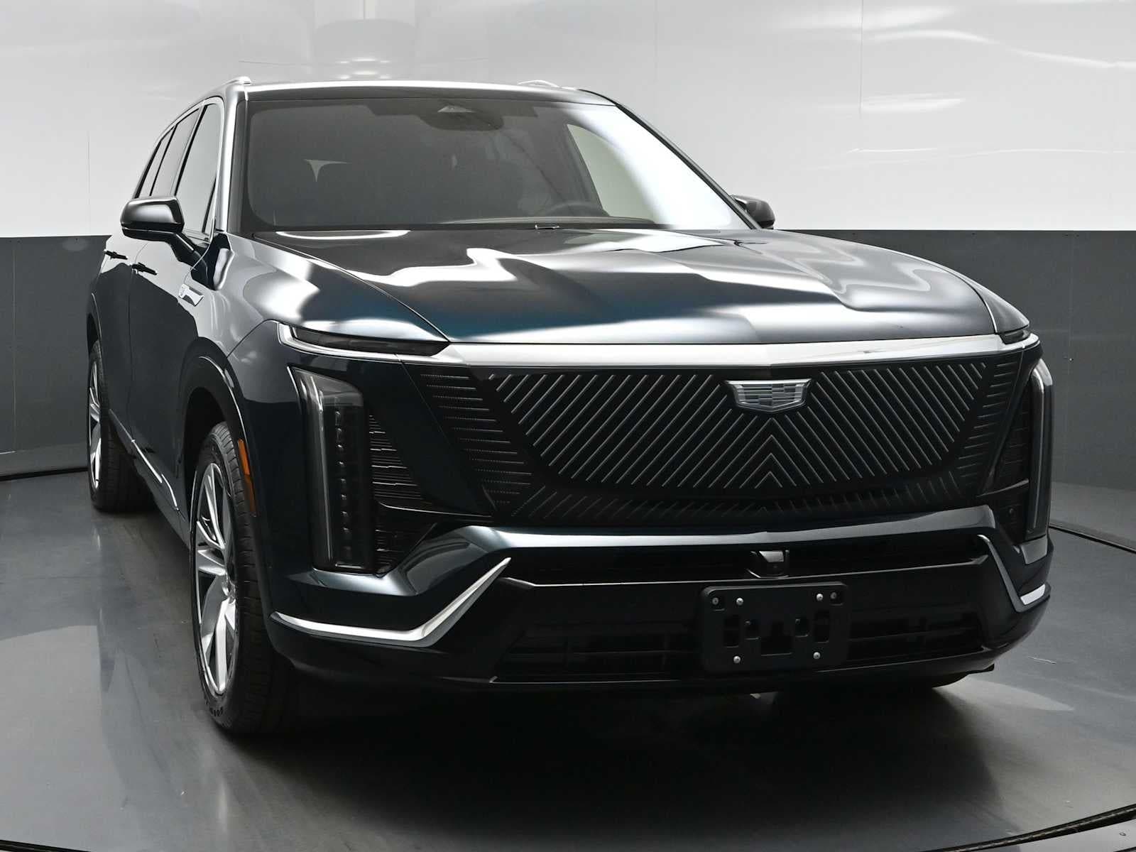 2027 Cadillac VISTIQ Luxury — photo 1 of 29