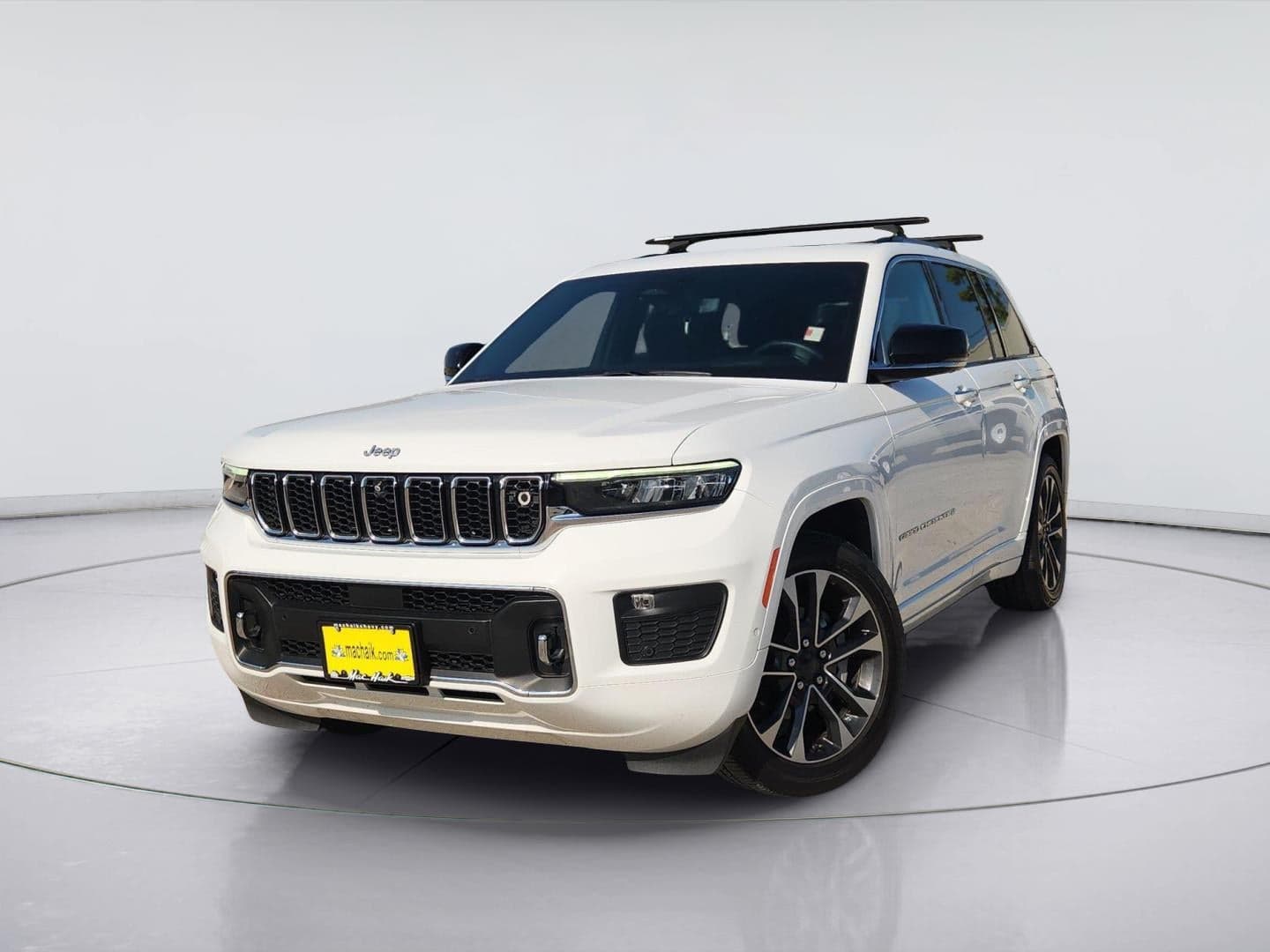 2022 Jeep Grand Cherokee Overland — photo 1 of 46