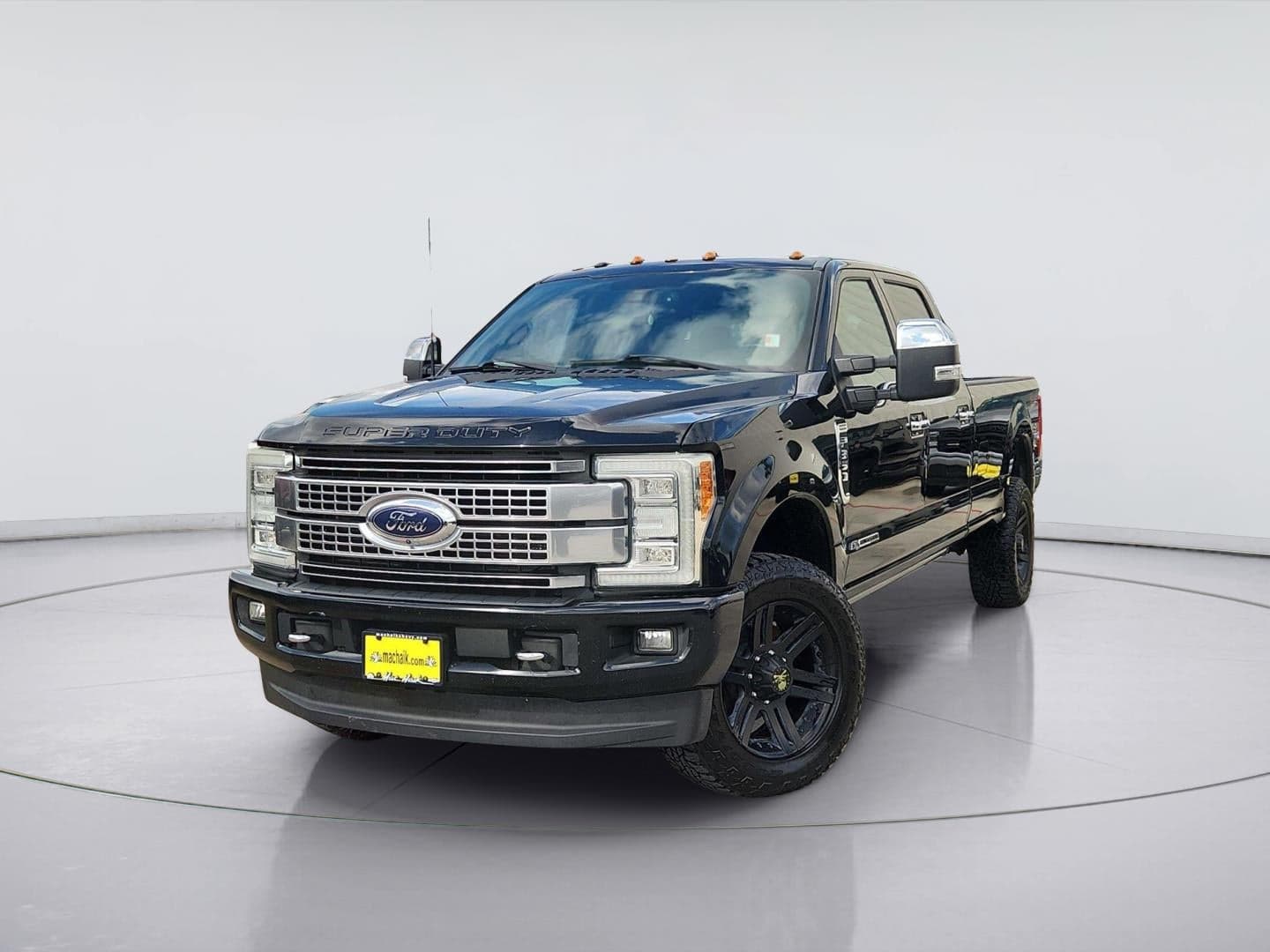 2017 Ford Super Duty F-350 SRW Platinum — photo 1 of 45